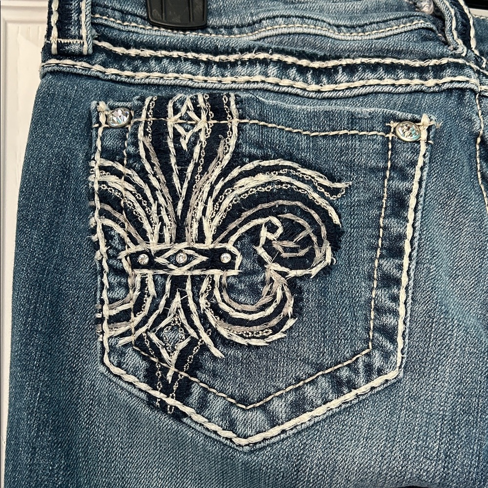 Miss Me Capri Jeans Women’s 28 Embroidered, Embellished Blue Jeans - Picture 7 of 16